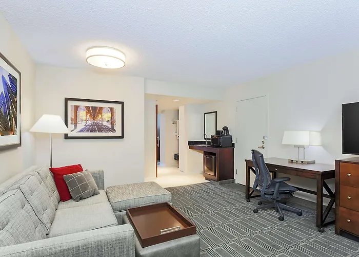Hotel Embassy By Hilton Chicago 3*