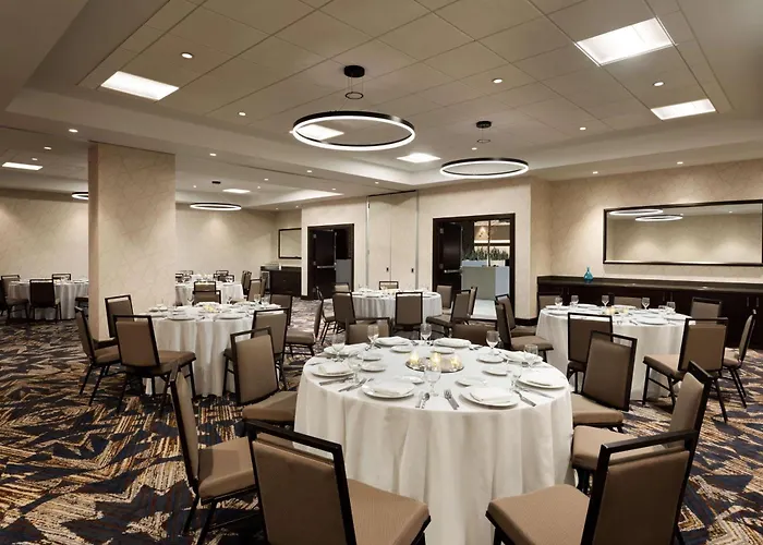 Embassy By Hilton Chicago Lombard