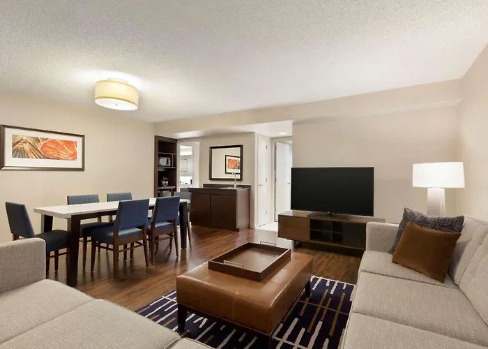 Embassy By Hilton Chicago Hotel Lombard