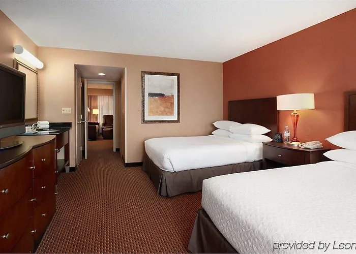 Embassy By Hilton Chicago Hotel Lombard