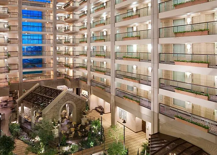 Hotel Embassy By Hilton Chicago 3*